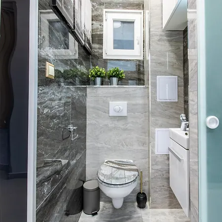 Hill & Bridge Apartman